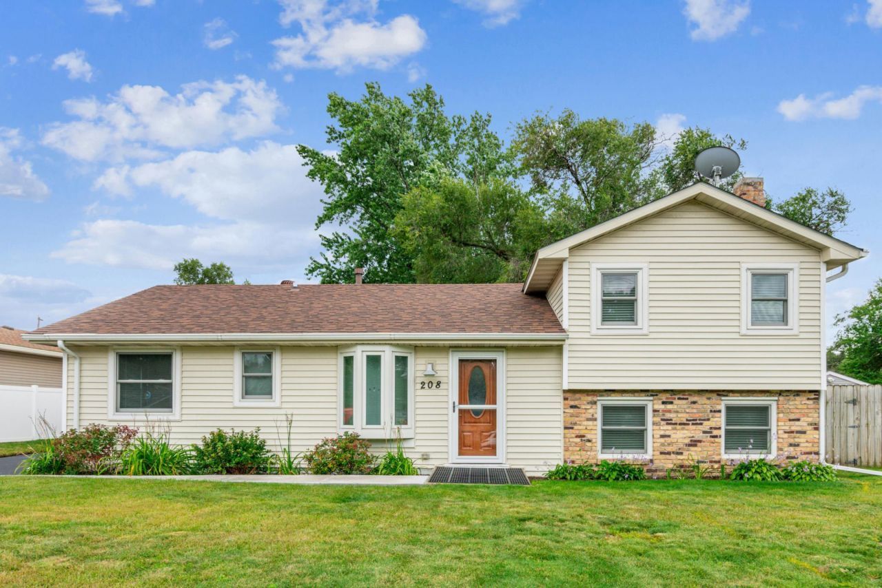 208 106th Avenue Nw, Coon Rapids, MN 55448 Main Photo