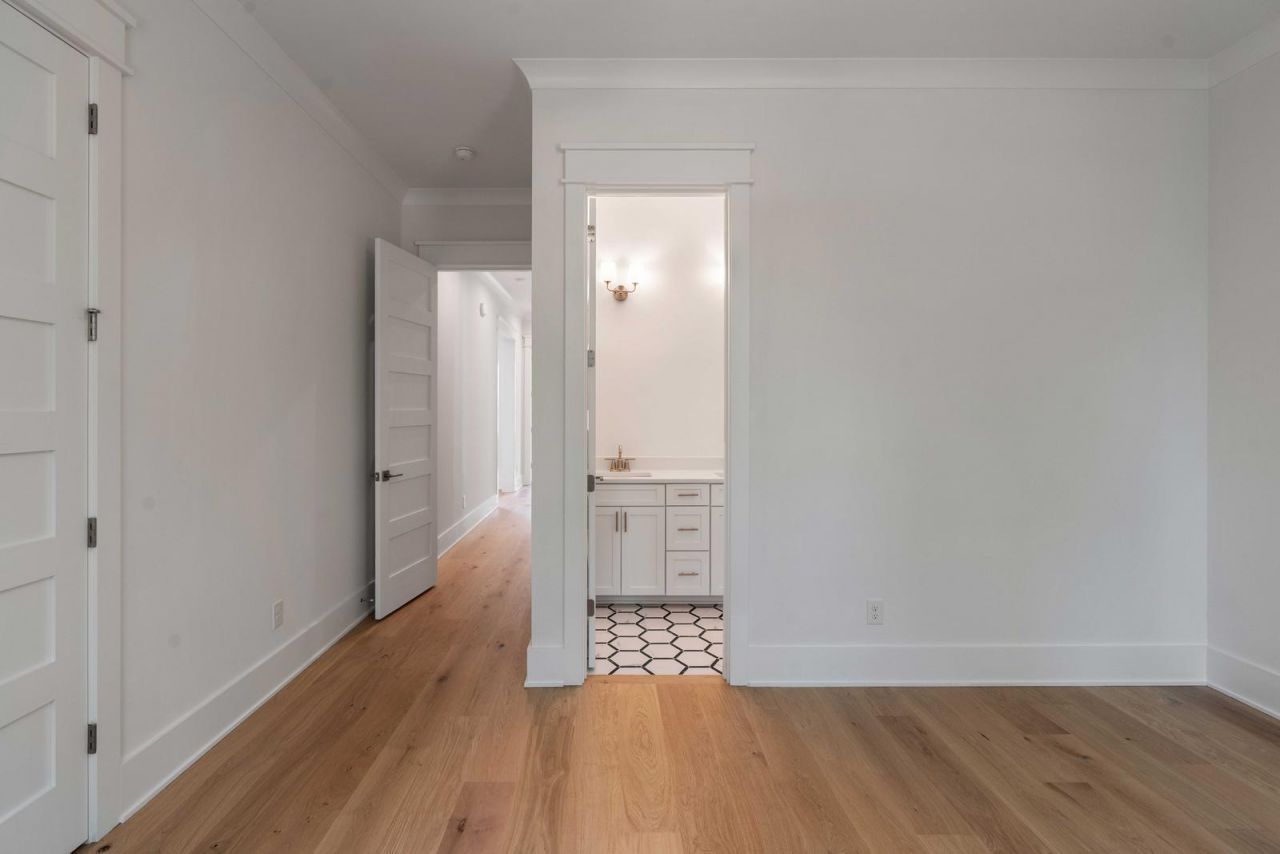 14 55th Avenue Photo 19