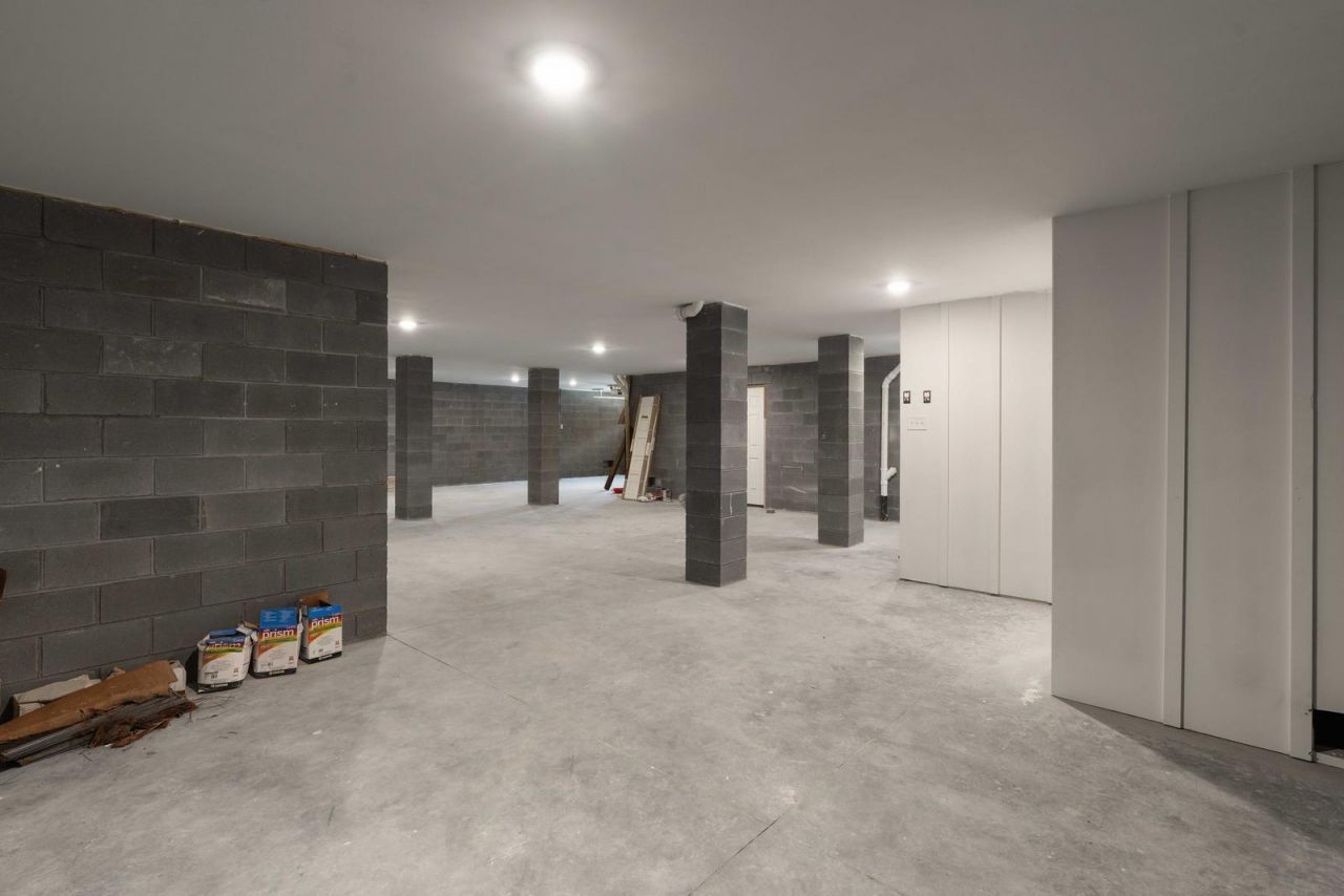 14 55th Avenue Photo 43