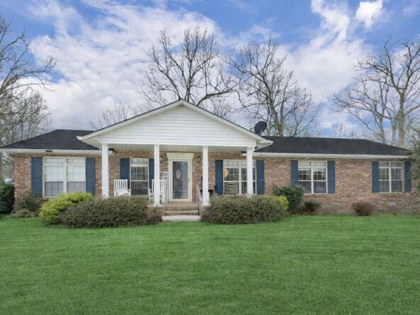 516 Callahan Dr, New Johnsonville, TN 37134