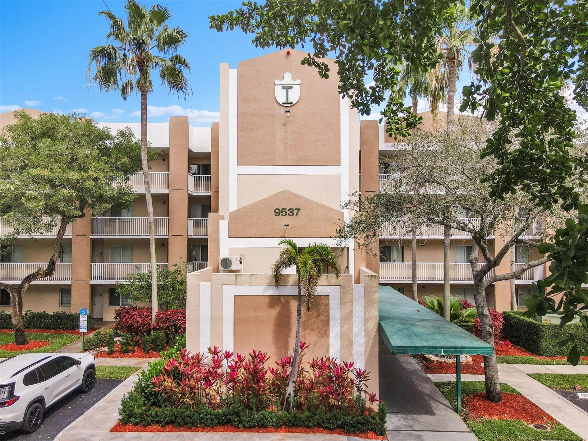 9537 Weldon Circle, Unit 202, Fort Lauderdale, FL 33321 Photo