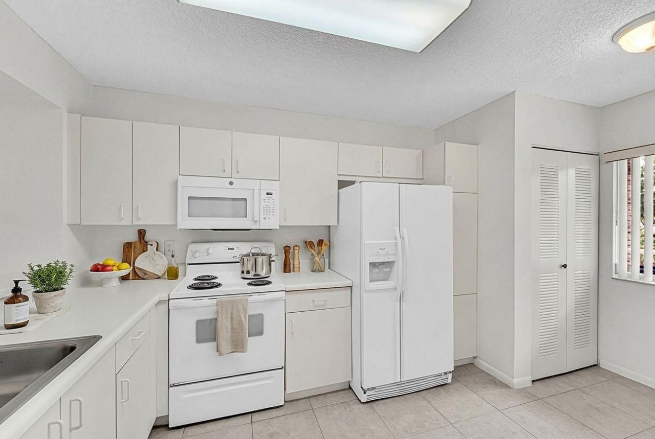 9537 Weldon Circle, Unit 202, Fort Lauderdale, FL 33321 Photo