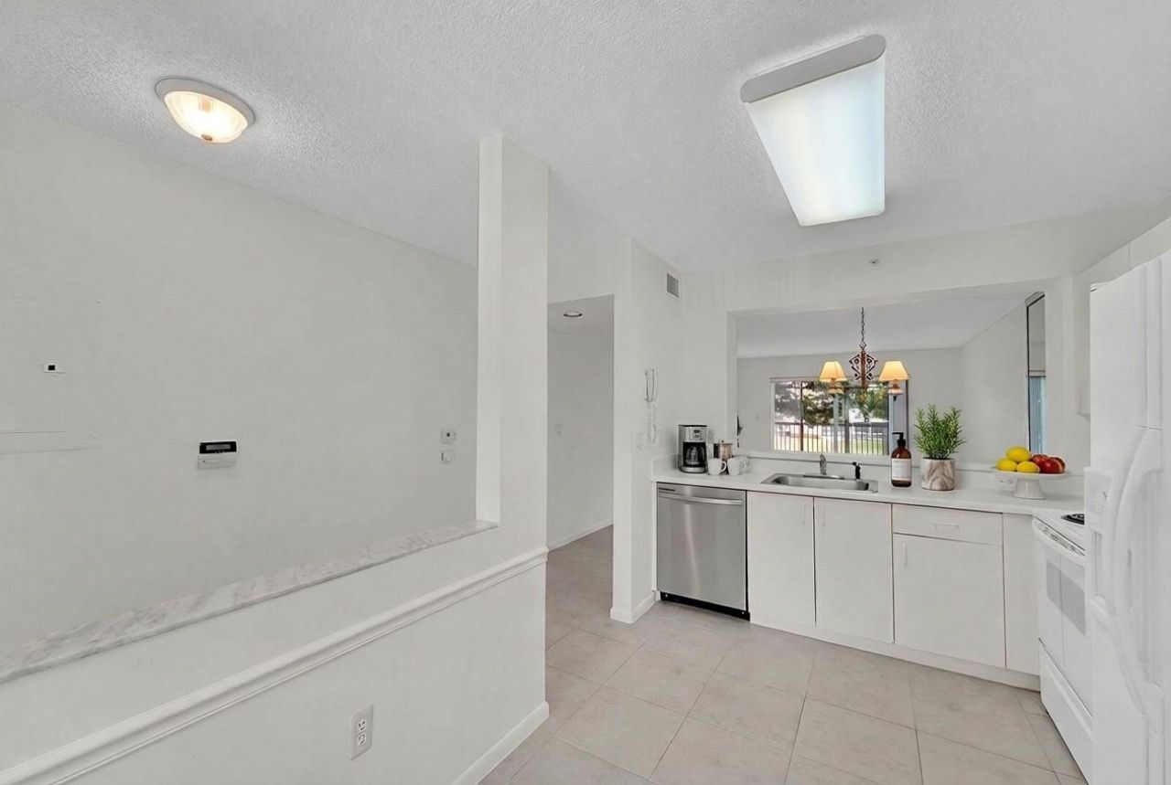 9537 Weldon Circle, Unit 202, Fort Lauderdale, FL 33321 Photo