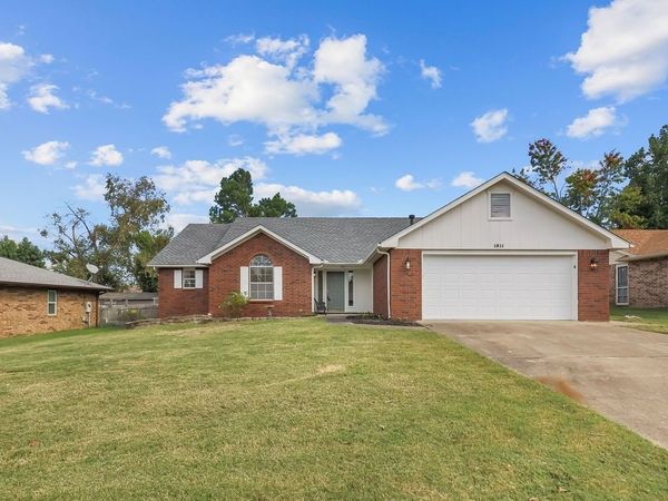 1811 S 22nd Street, Rogers, AR 72758