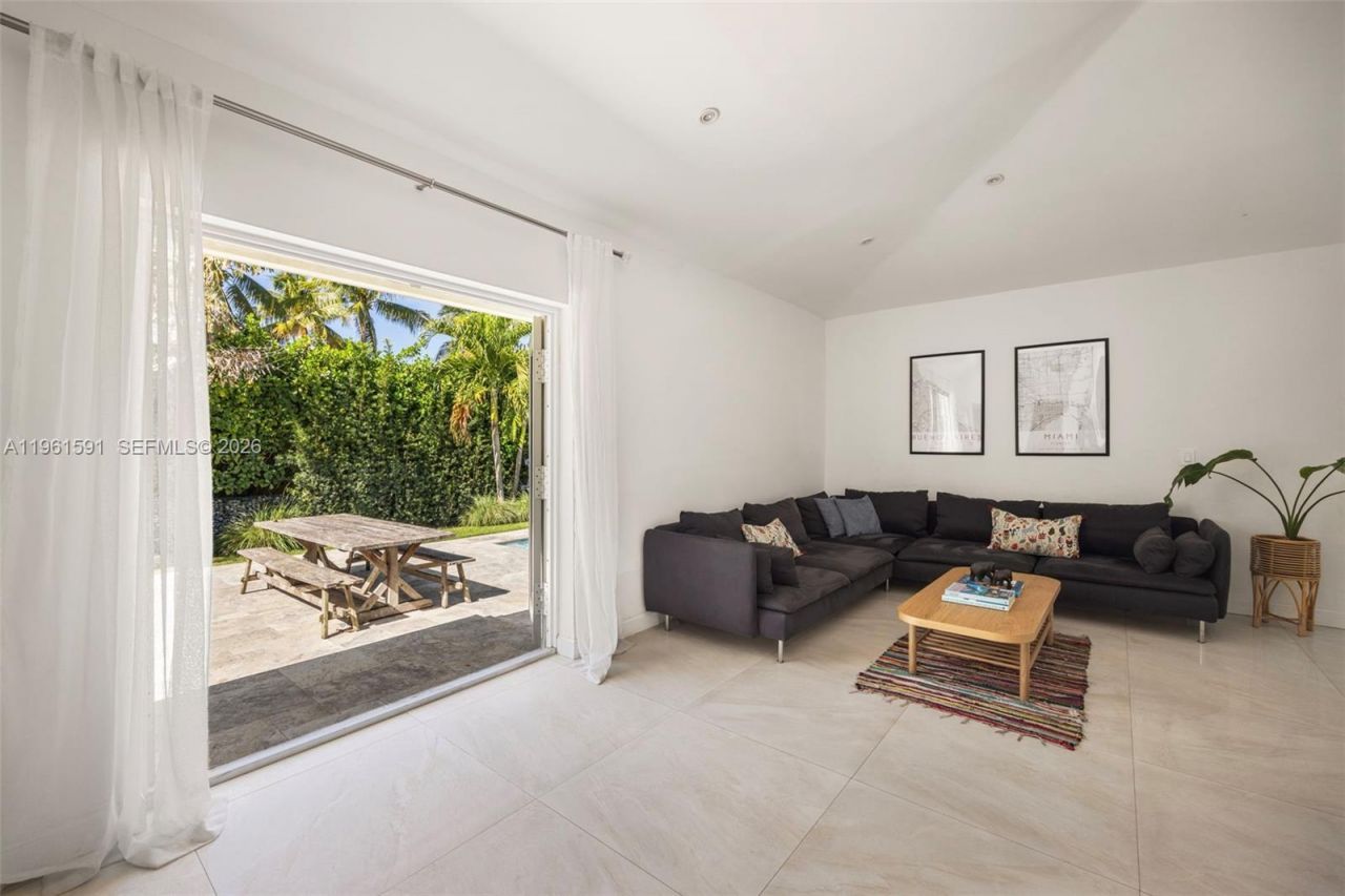 1101 Coral Way, Coral Gables, FL 33134 Photo