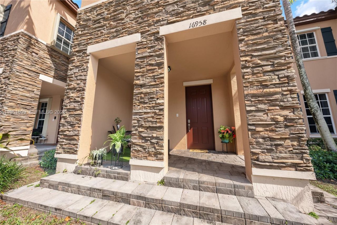 16958 SW 92nd St, Unit 16958, Miami, FL 33196 Photo