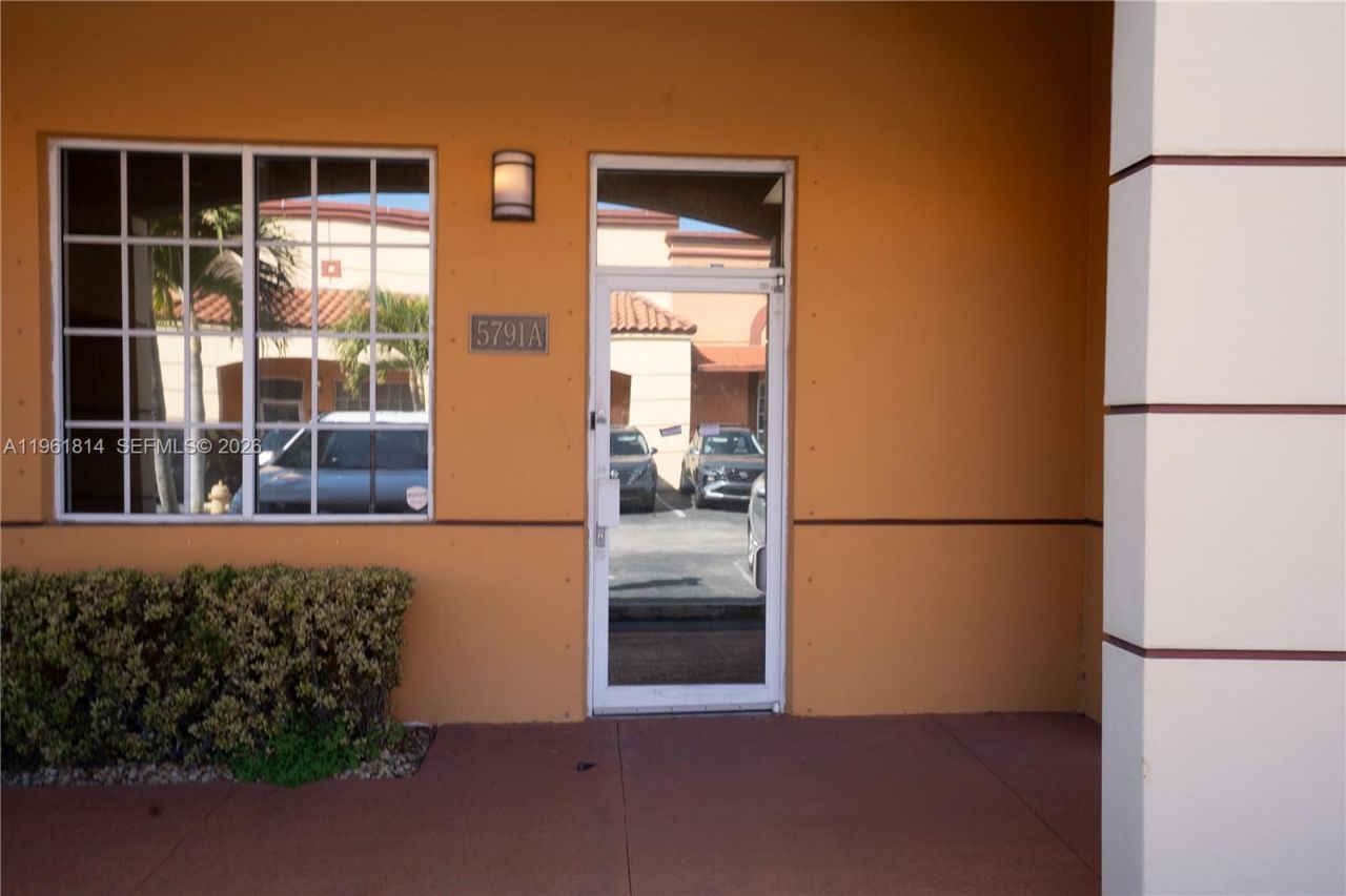 5791 NW 151st St, Unit 5791-A, Miami Lakes, FL 33014 Photo