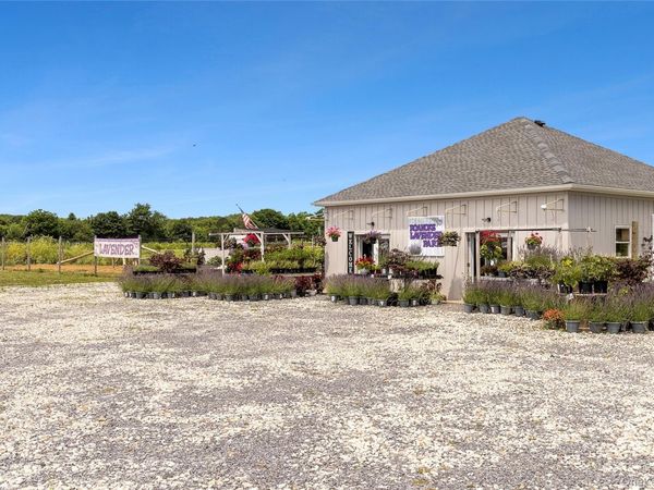 3360 Sound Avenue , Riverhead, NY 11901