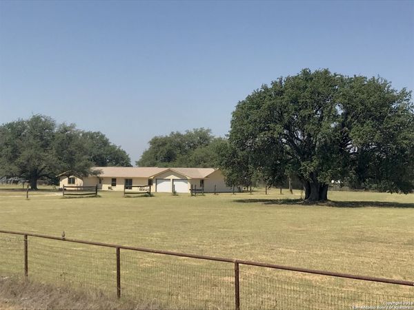 60 Wisdom, Pleasanton, TX 78064