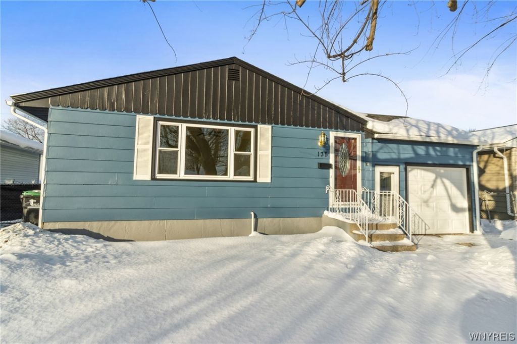 135 Thurston Avenue, Buffalo, NY 14217 Main Photo