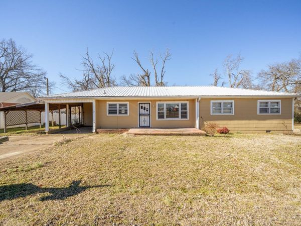 60 WHITE ST, Savannah, TN 38372