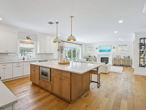 8 Fox Chase Rd, Madison, NJ 07940