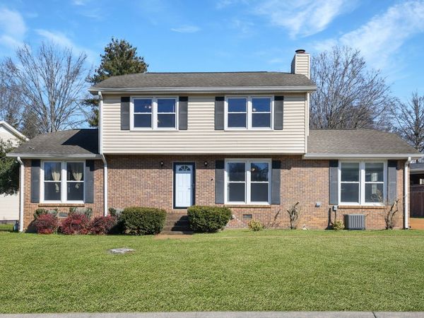 6917 Stone Creek Rd, Nashville, TN 37221