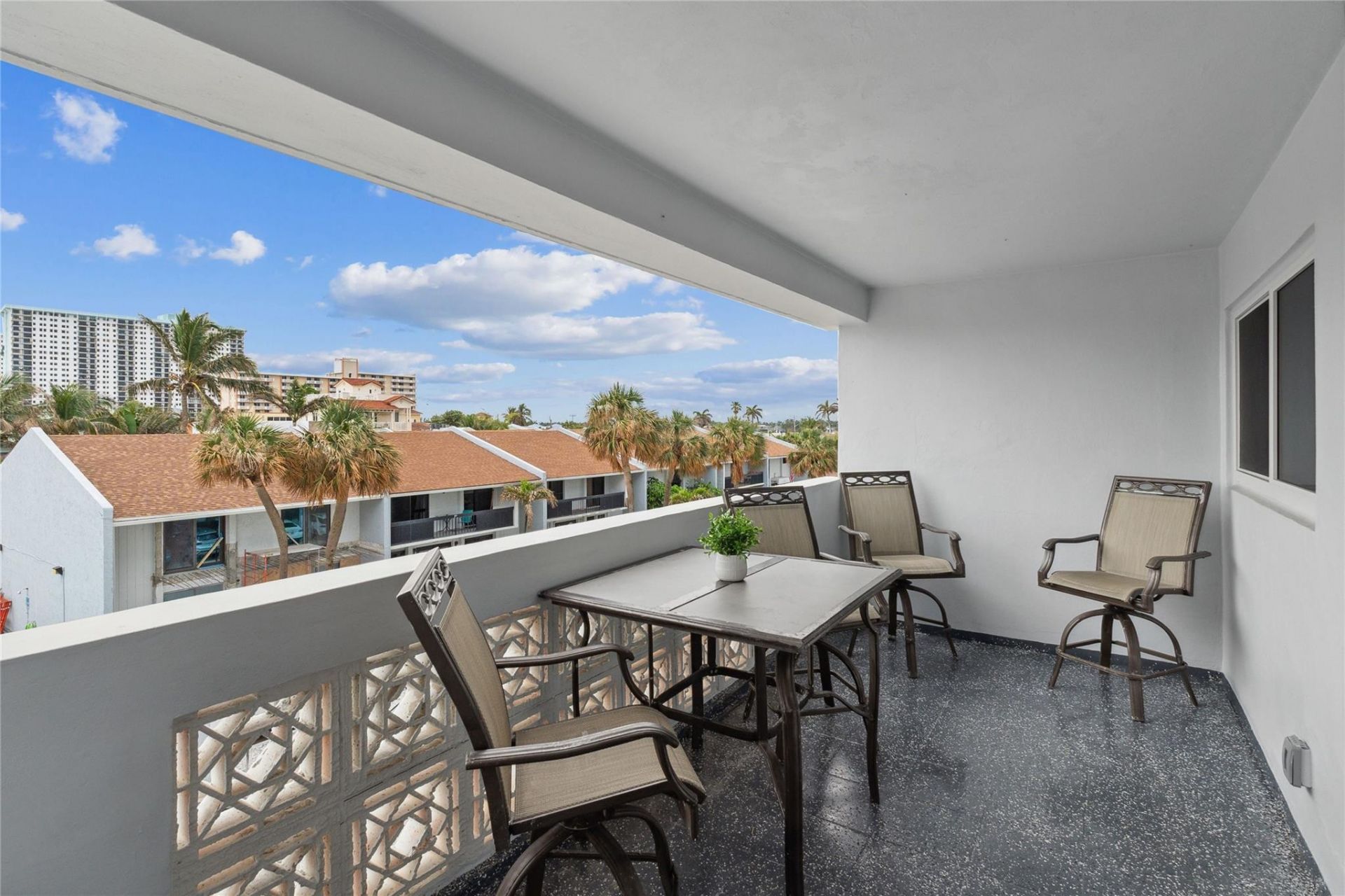 320 S Surf Road, Unit 301, Hollywood, FL 33019 Photo