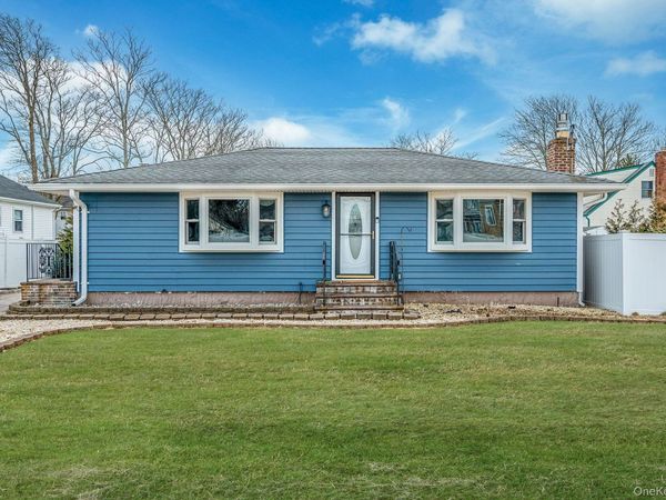 6 Rugby Drive, Shirley, NY 11967