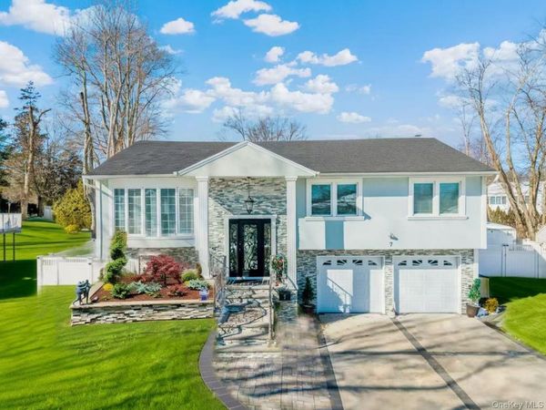 7 Dunhill Road , Manhasset Hills, NY 11040