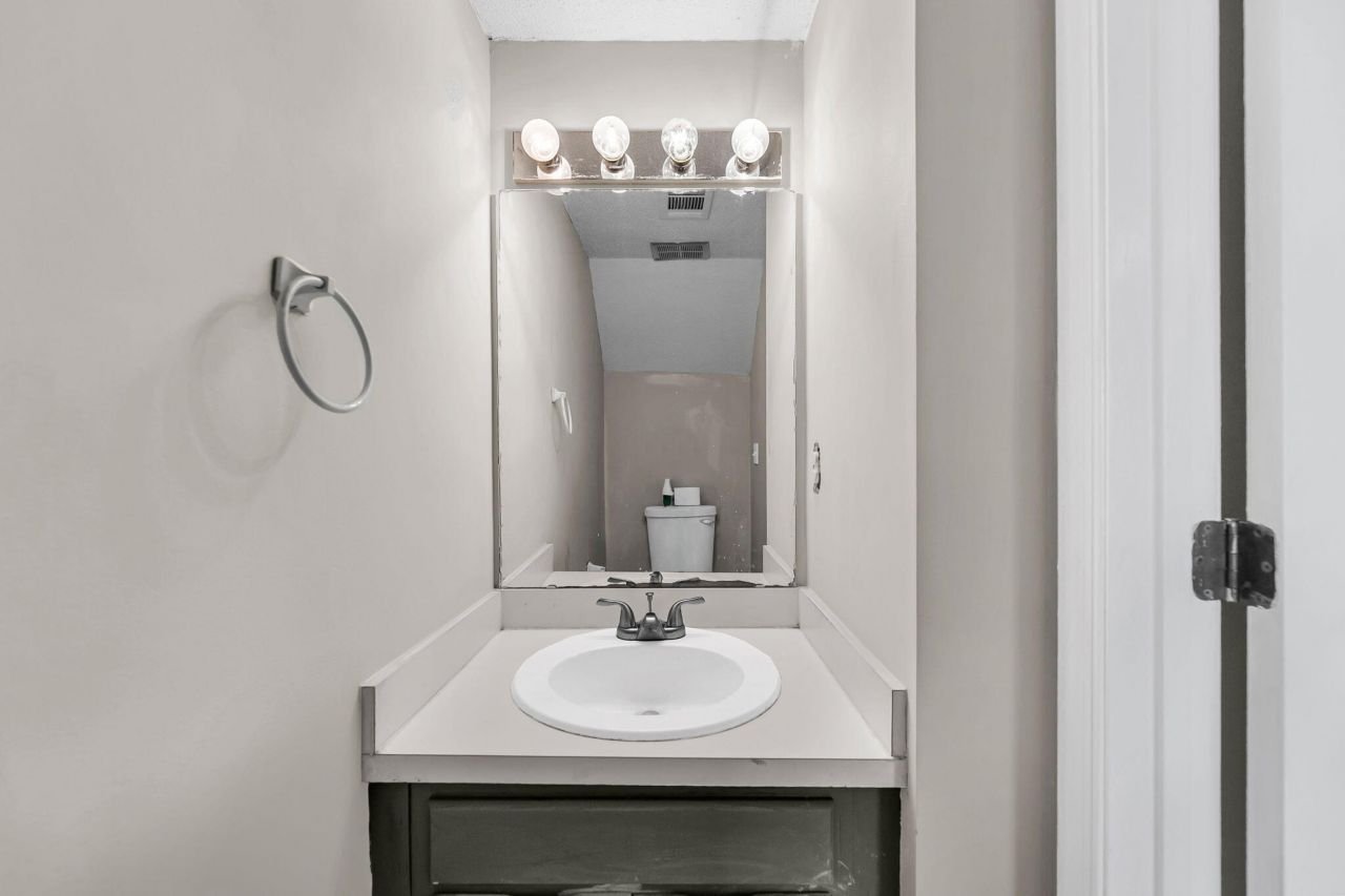 705 Reserve Way Photo 15