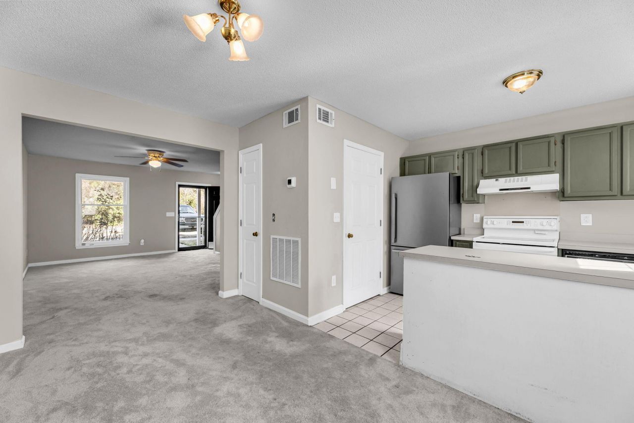 705 Reserve Way Photo 3