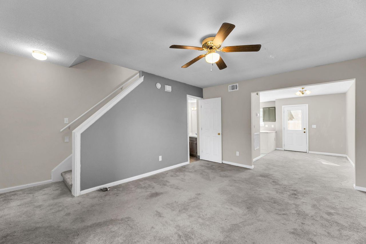 705 Reserve Way Photo 4