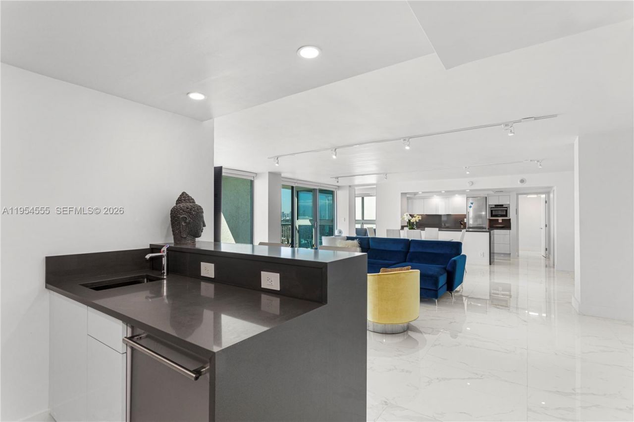 2655 Collins Ave, Unit PH06/08, Miami Beach, FL 33140 Photo