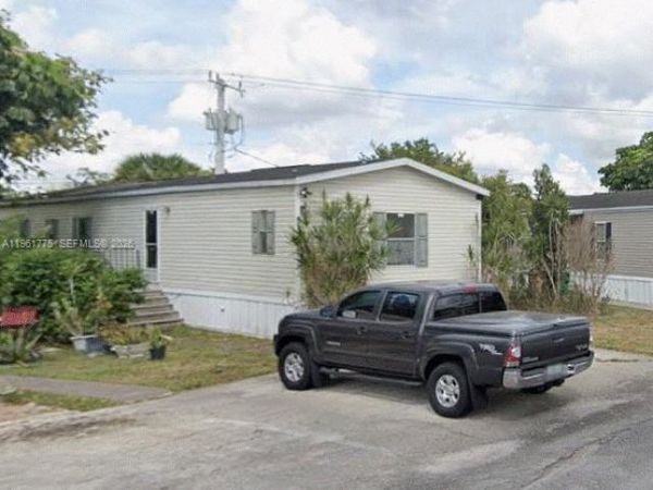 411 SW 131 Ave, Davie, FL 33325