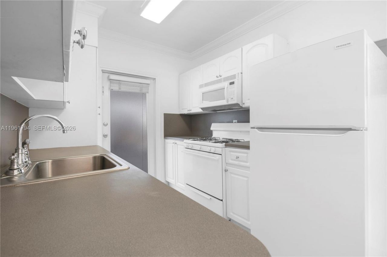 315 69th St, Unit 112, Miami Beach, FL 33141 Photo