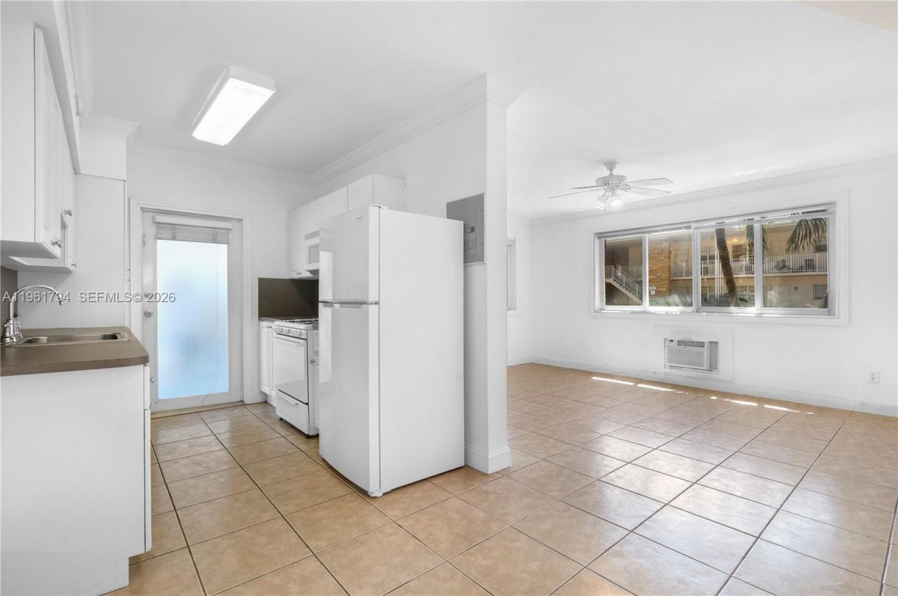 315 69th St, Unit 112, Miami Beach, FL 33141 Photo