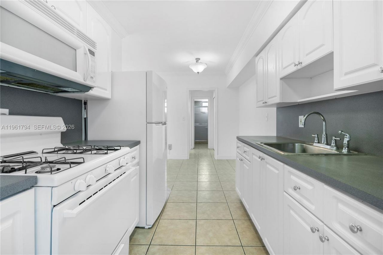 315 69th St, Unit 112, Miami Beach, FL 33141 Photo