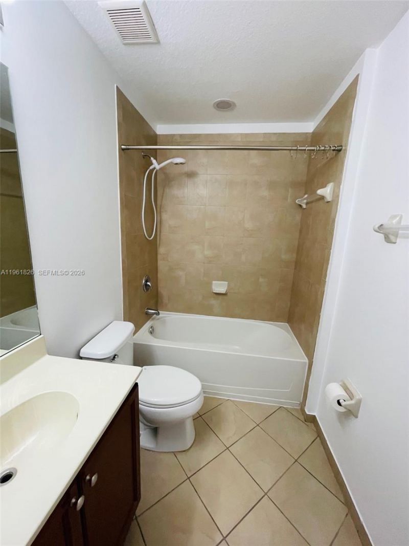 11601 NW 89th St , Unit 106, Doral, FL 33178 Photo