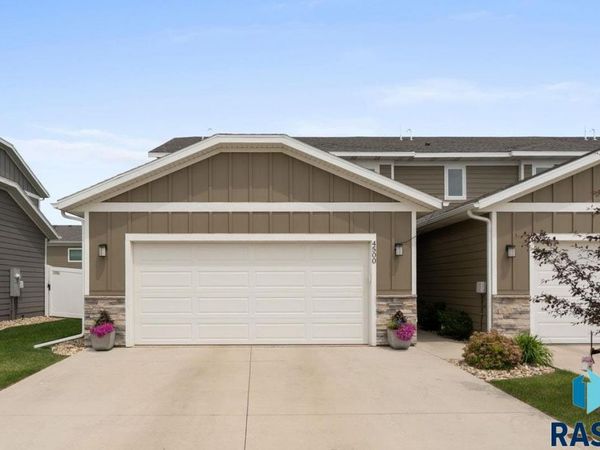 4500 E Whisper Ridge Pl, Sioux Falls, SD 57108