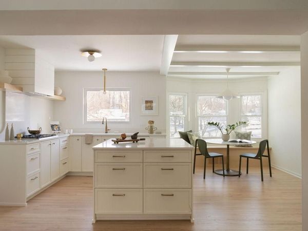 4261 Winchester Court, Minnetonka, MN 55345