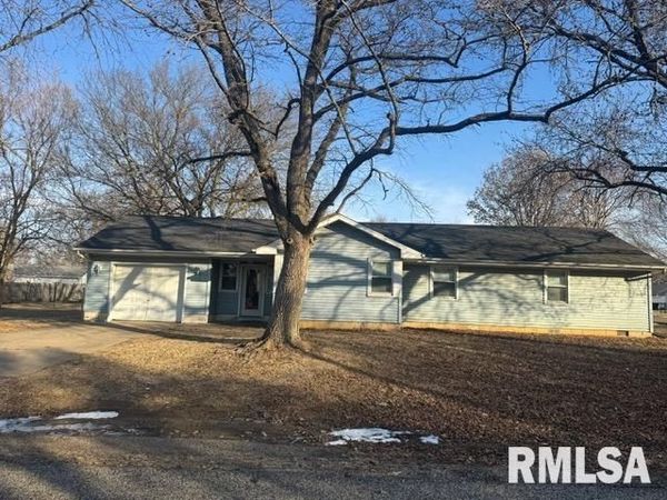 411 E 7TH Street, Delavan, IL 61734