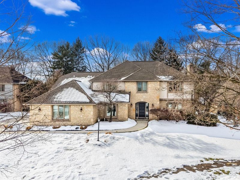 890 Pipestone Drive, Columbus, OH 43235 Photo 1