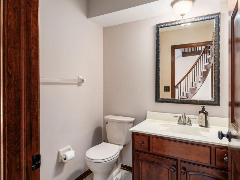 890 Pipestone Drive, Columbus, OH 43235 Photo 10