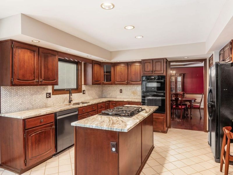 890 Pipestone Drive, Columbus, OH 43235 Photo 16