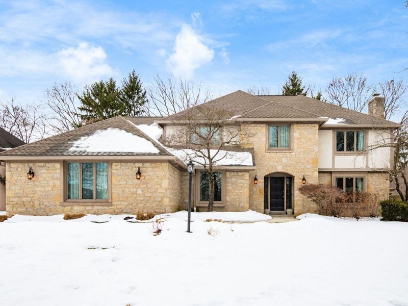 890 Pipestone Drive, Columbus, OH 43235 Photo 2