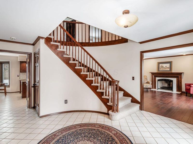 890 Pipestone Drive, Columbus, OH 43235 Photo 5