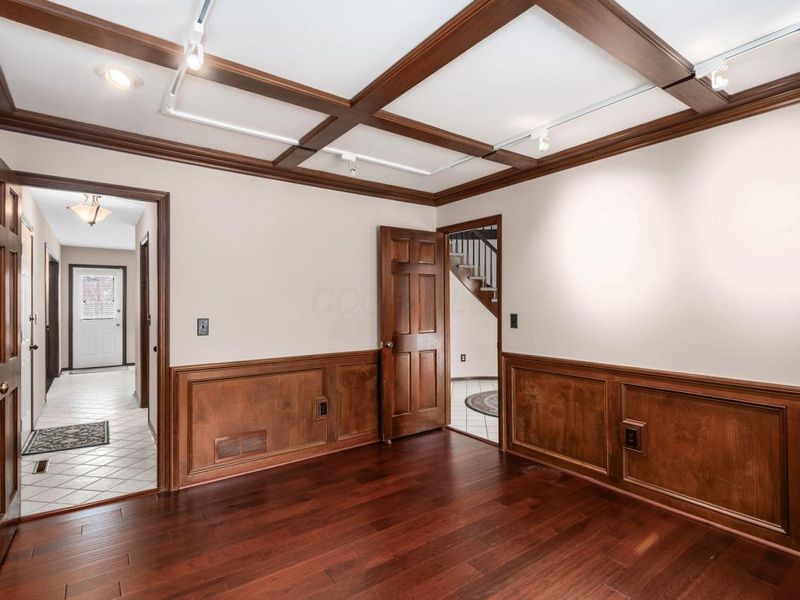 890 Pipestone Drive, Columbus, OH 43235 Photo 8