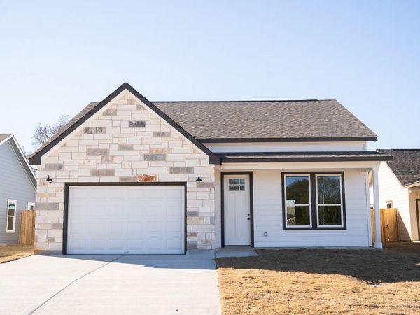 313 String Prairie WAY, Smithville, TX 78957