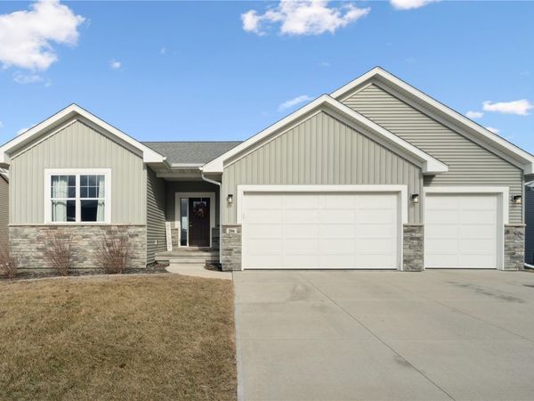 206 Ridgeway Dr, Tiffin, IA 52340