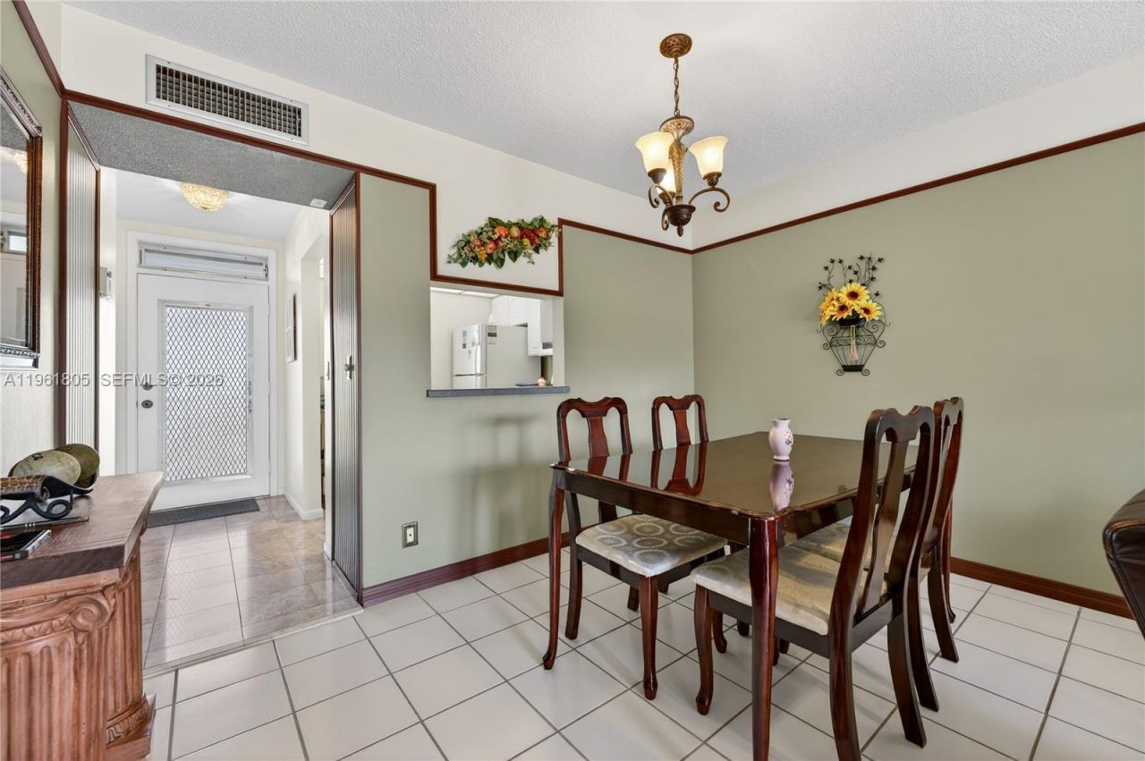 2800 NW 47th Ter , Unit 205B, Lauderdale Lakes, FL 33313 Photo