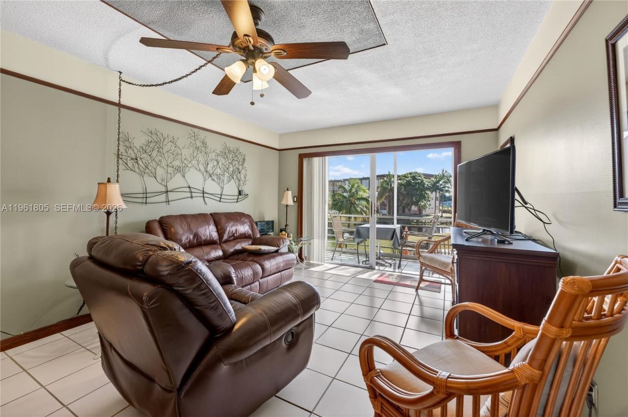 2800 NW 47th Ter , Unit 205B, Lauderdale Lakes, FL 33313 Photo