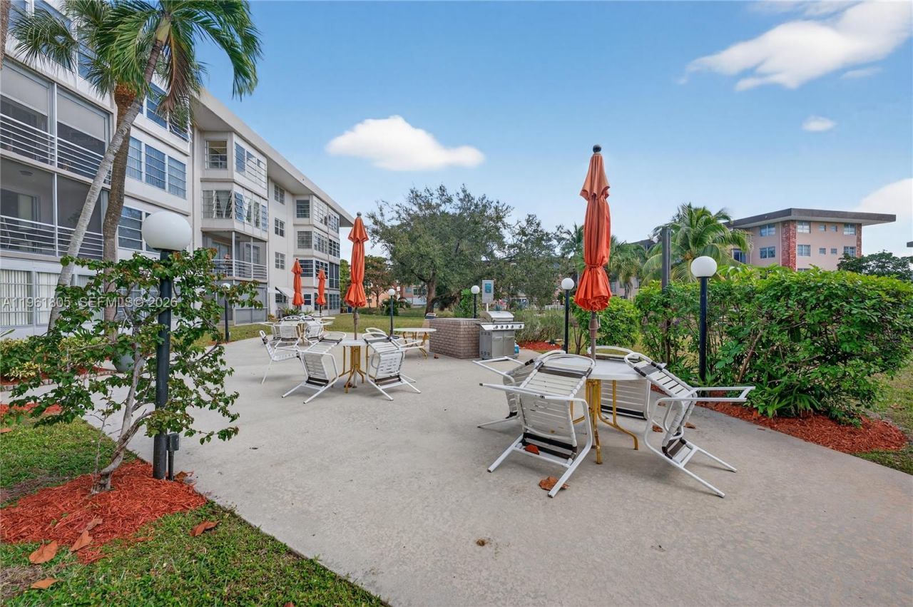 2800 NW 47th Ter , Unit 205B, Lauderdale Lakes, FL 33313 Photo