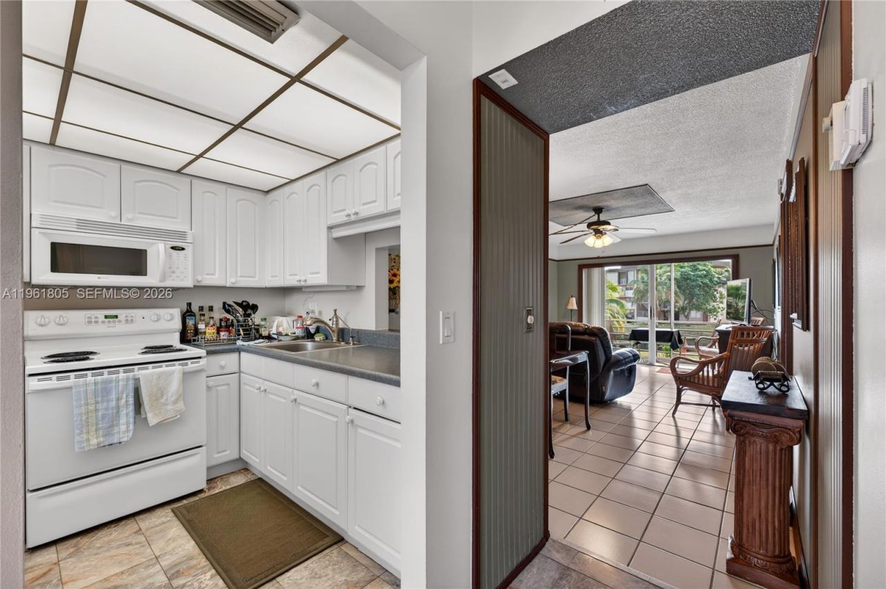 2800 NW 47th Ter , Unit 205B, Lauderdale Lakes, FL 33313 Photo