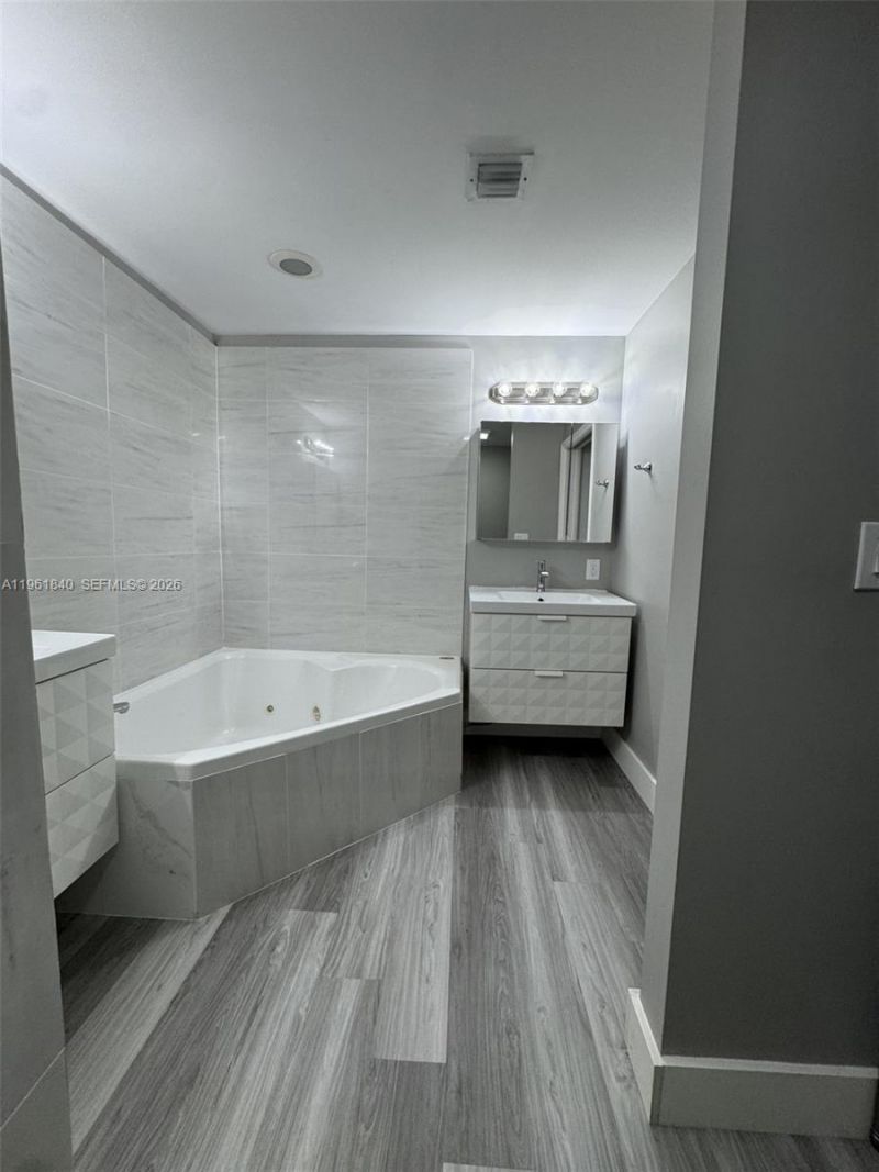 9725 NW 52nd St , Unit 114, Doral, FL 33178 Photo