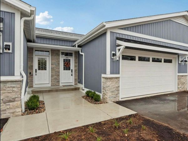 405 Falcon Ridge Dr, Unit 15, Burlington, WI 53105