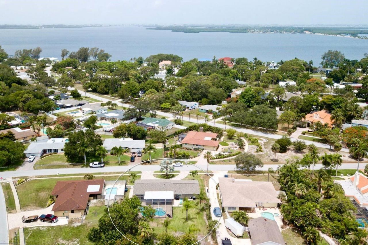 1109 De Narvaez Avenue, Bradenton, FL 34209 Photo