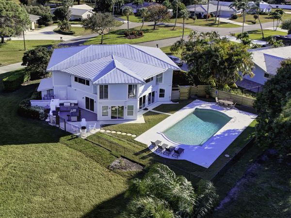 10355 Seagrape Way, Palm Beach Gardens, FL 33418