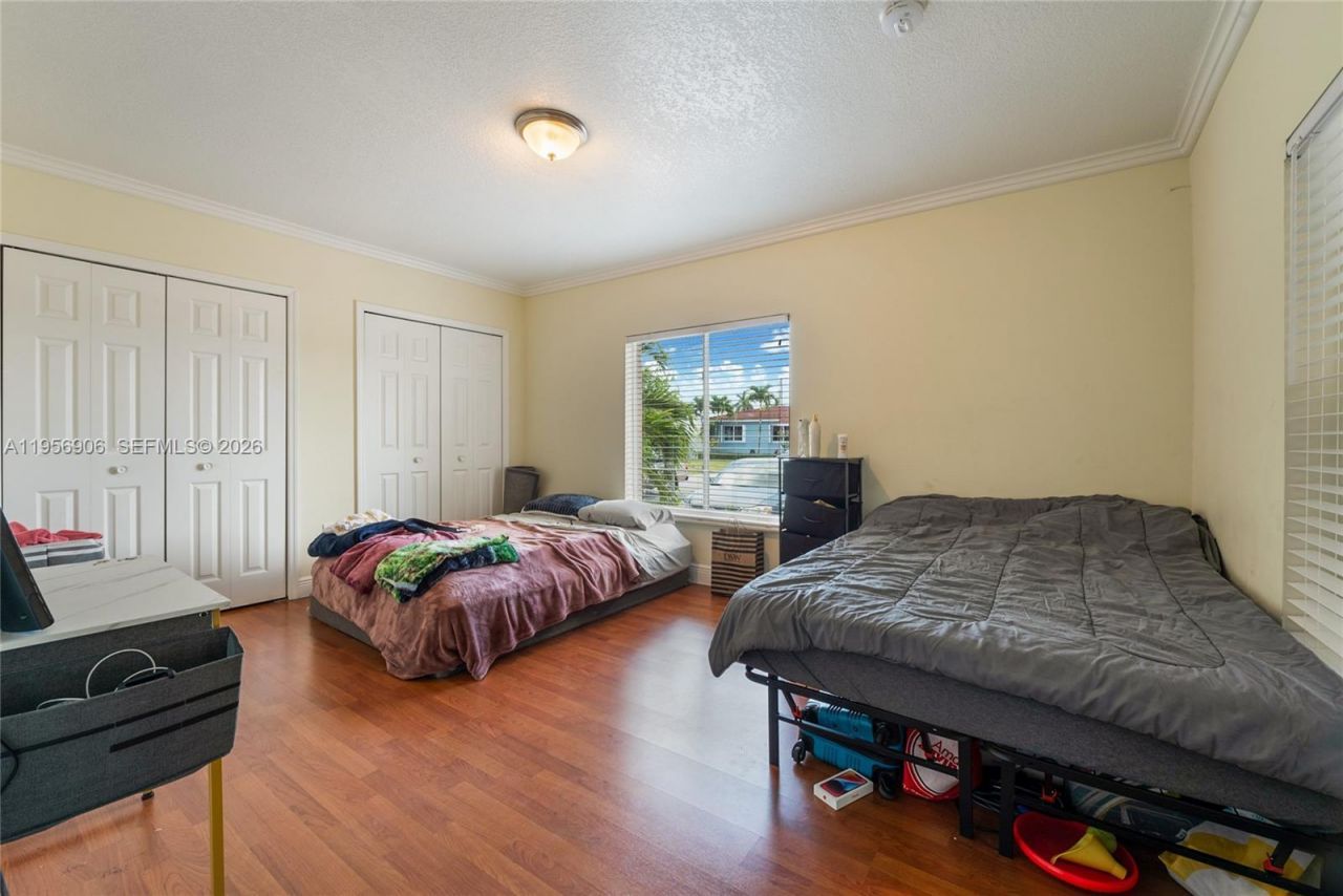 6881 SW 27th St, Miami, FL 33155 Photo