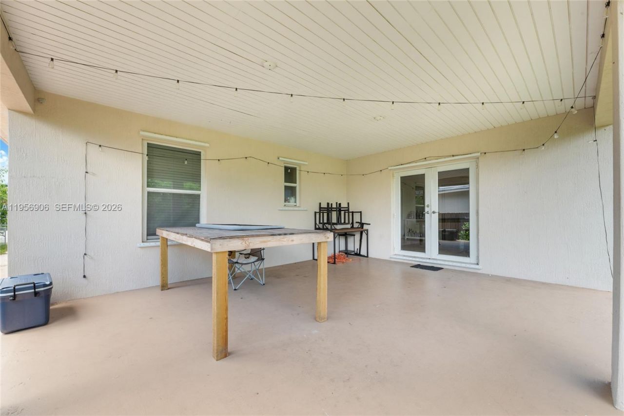 6881 SW 27th St, Miami, FL 33155 Photo